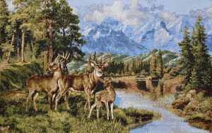 Картина гобелен "Три оленя" в двойной багетной раме. Размер гобелена 48х35 см.