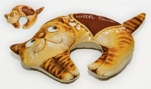 Подушка-игрушка из гобелена "С любовью! Кот". Размер подушки 40х30 см.